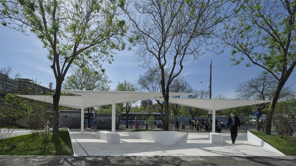 Beijing Lingjing Hutong Subway Exit Pocket Park by BAZUO Architecture Studio 拷贝