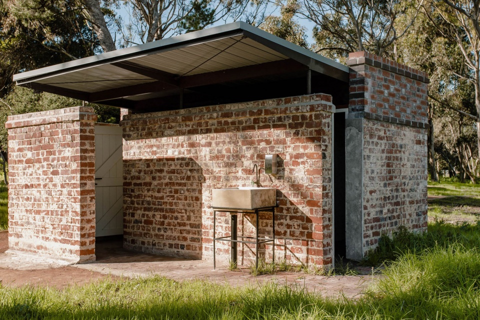 new visitors centre toilet block for the south african astronomical observatory in cape town by salt architects