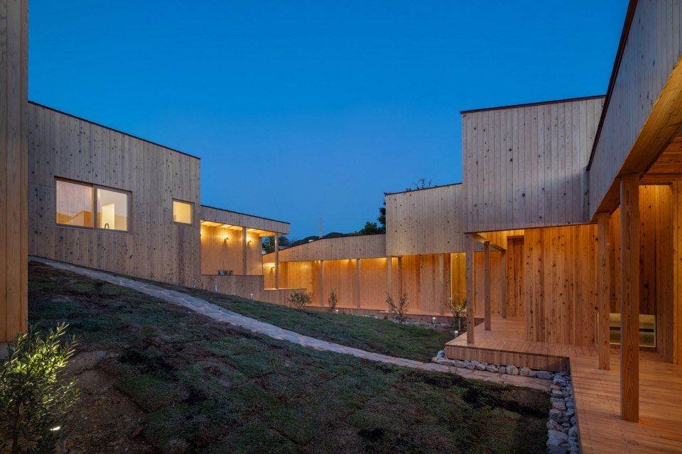 dog villa on awaji island by 1110 office of architecture