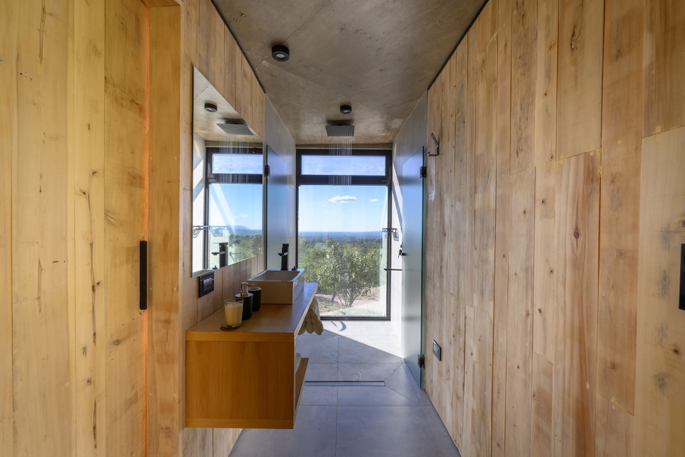 lodge jr by arq paul dragicevic