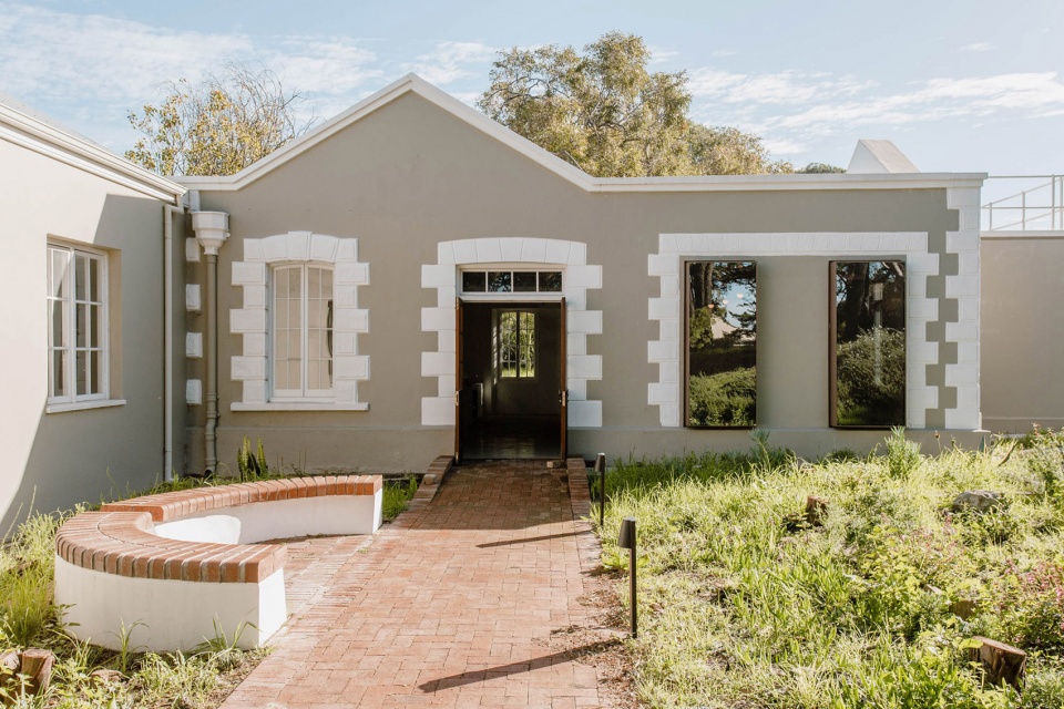 new visitors centre toilet block for the south african astronomical observatory in cape town by salt architects