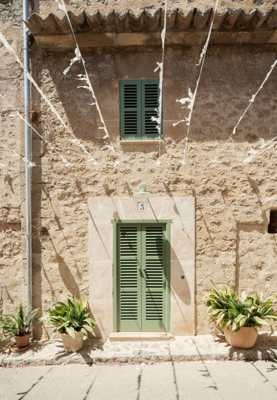 One Courtyard Two Houses Isla Architects