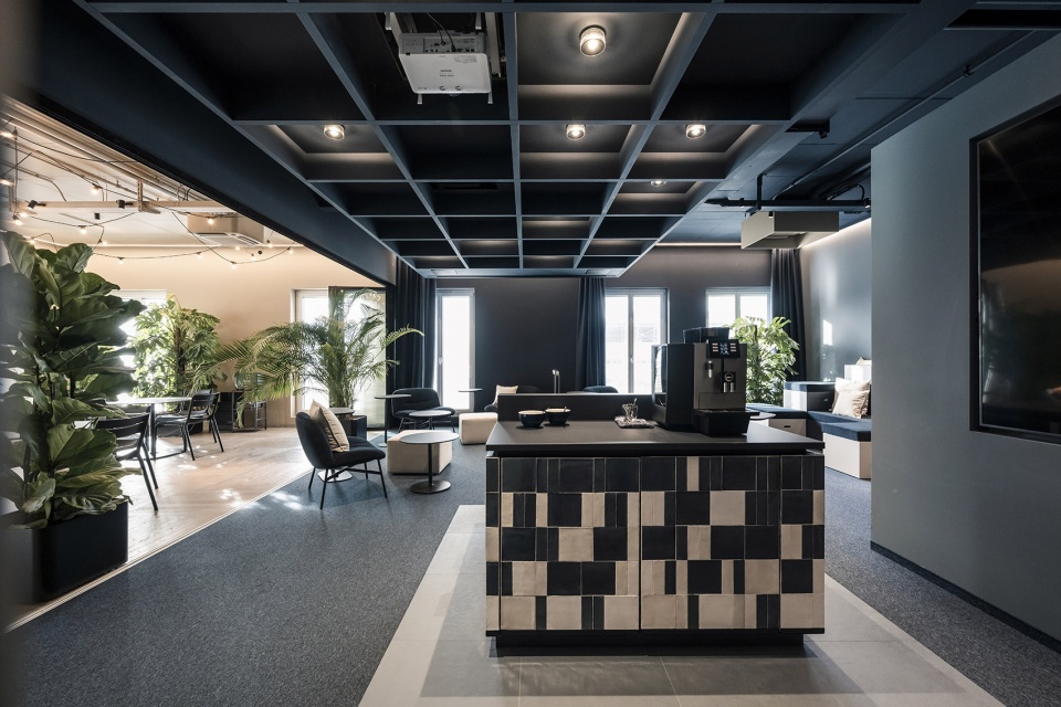 additive headquarters blue boxscape by noa