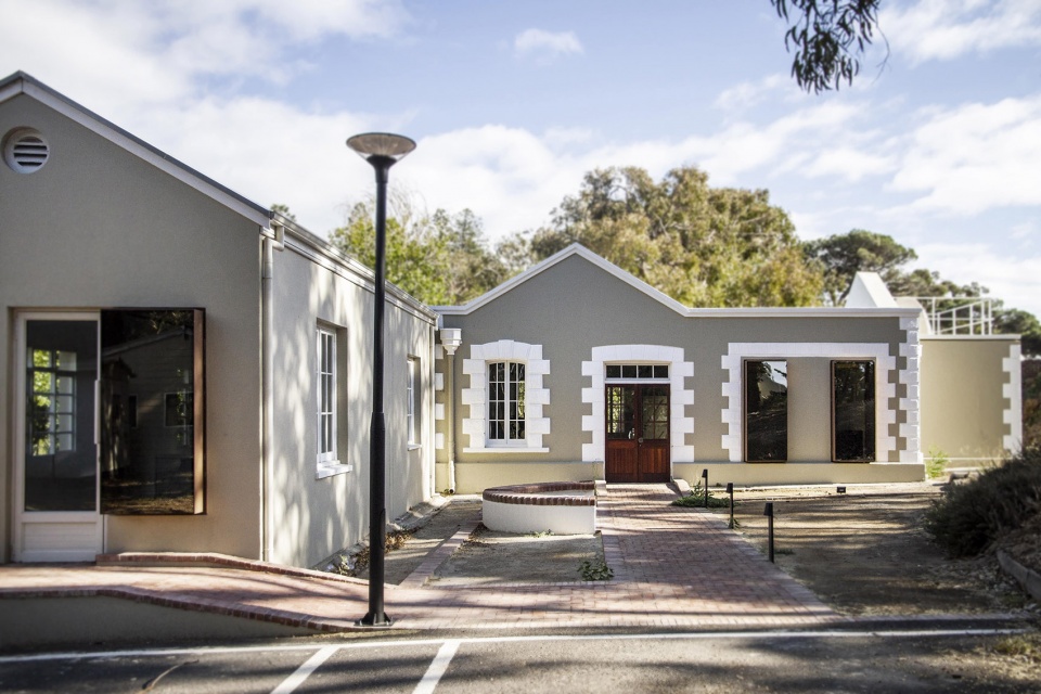 new visitors centre toilet block for the south african astronomical observatory in cape town by salt architects