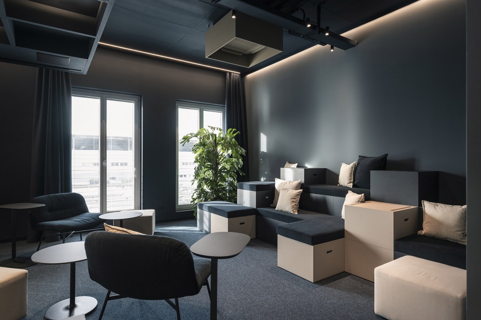 additive headquarters blue boxscape by noa