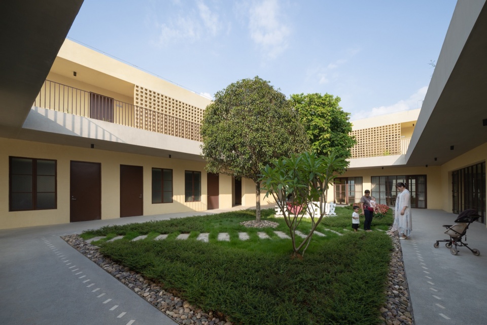 Yangbei Village CCP Elderly Day Care Center by Studio 10