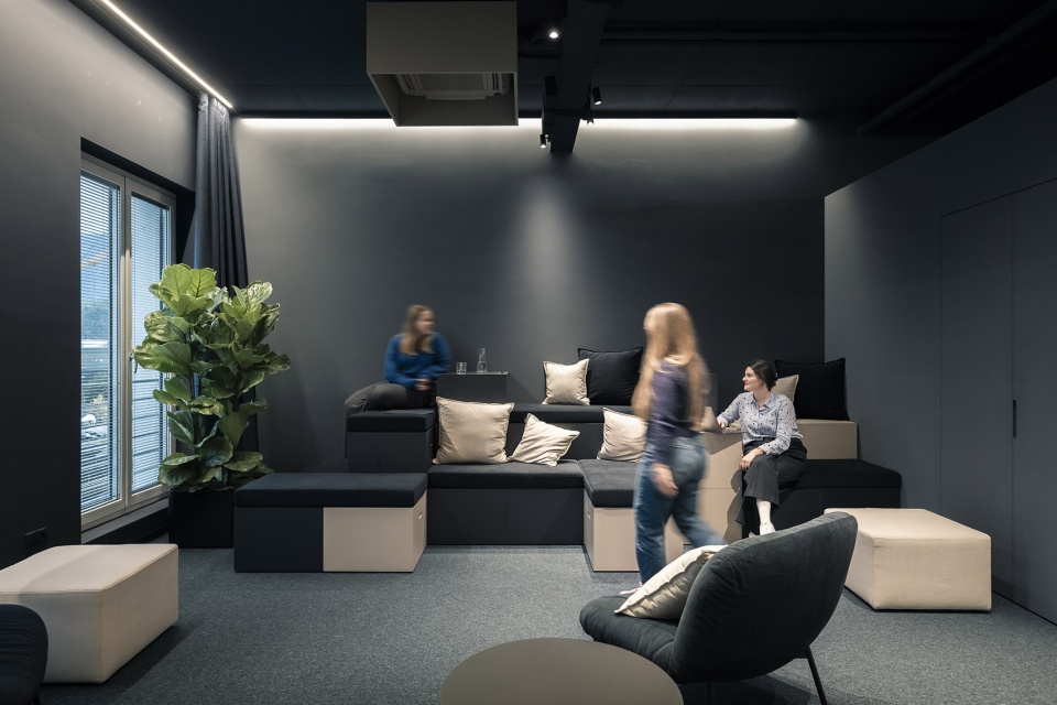additive headquarters blue boxscape by noa