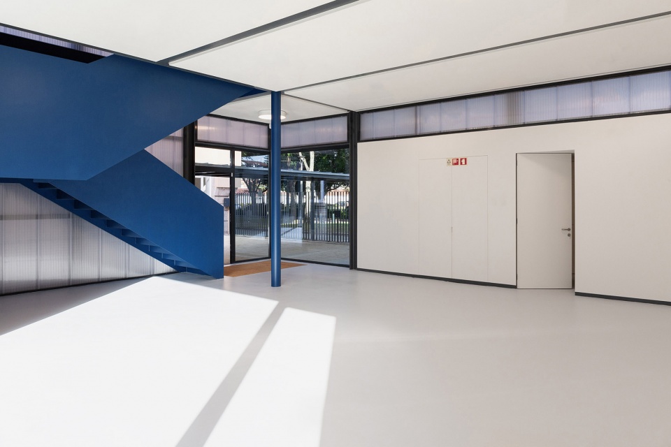 correios school by crea architects
