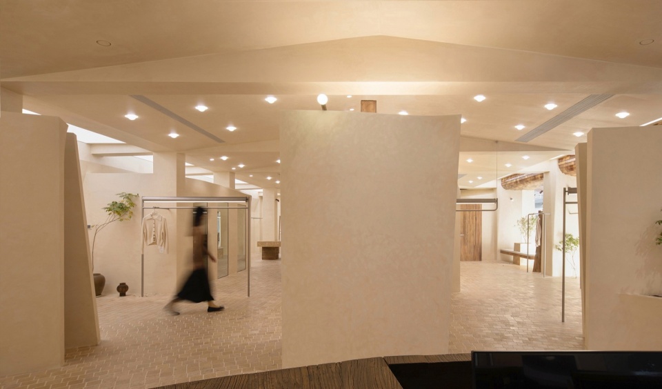 MOMO ERA STUDIO