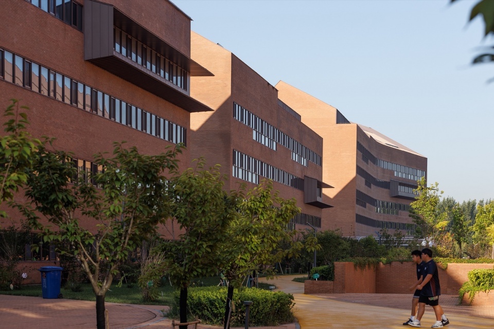 Tianjin Guanghua Foreign Language School by Tianjin Huahui