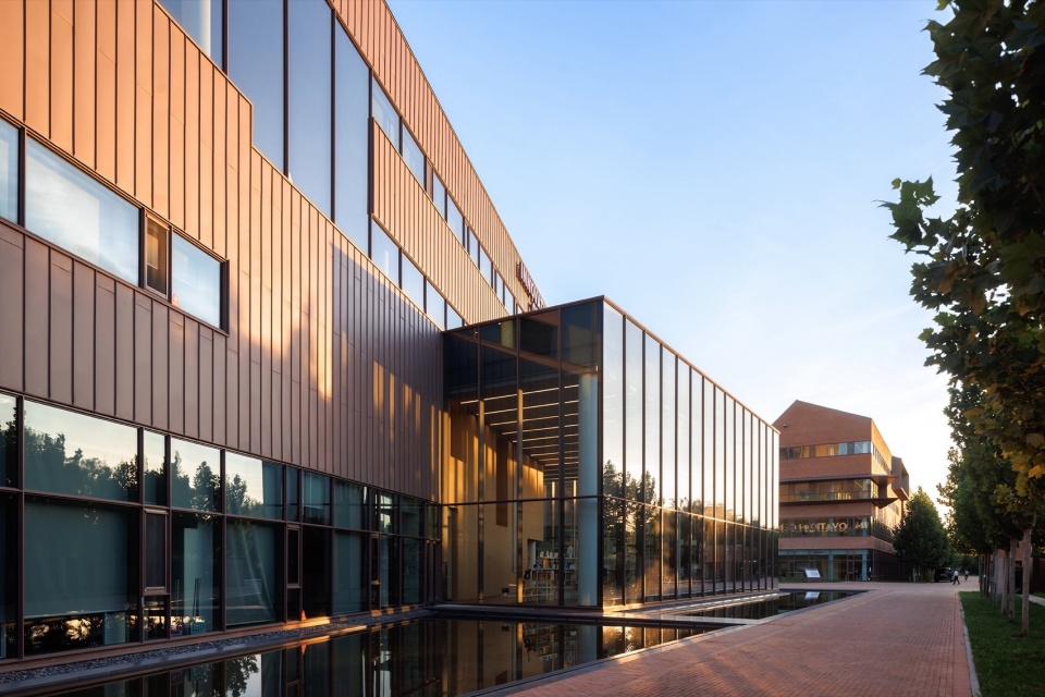 Tianjin Guanghua Foreign Language School by Tianjin Huahui