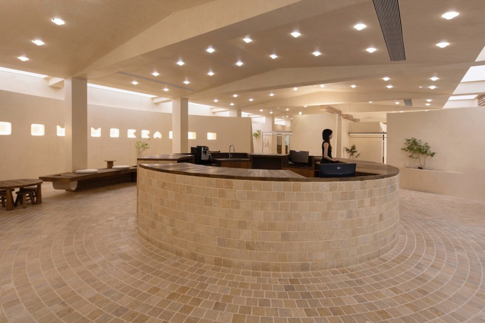 MOMO ERA STUDIO