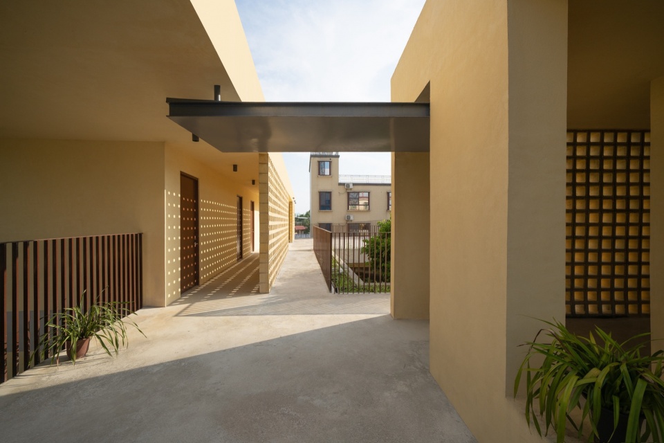 Yangbei Village CCP Elderly Day Care Center by Studio 10
