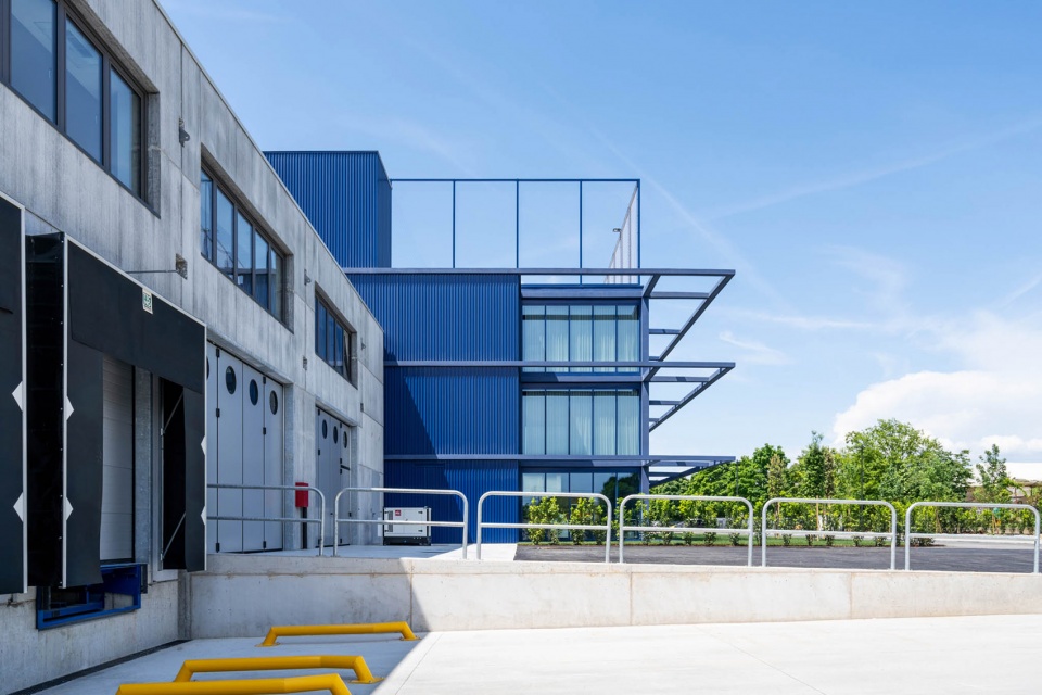 new office building by carlana mezzalira pentimalli