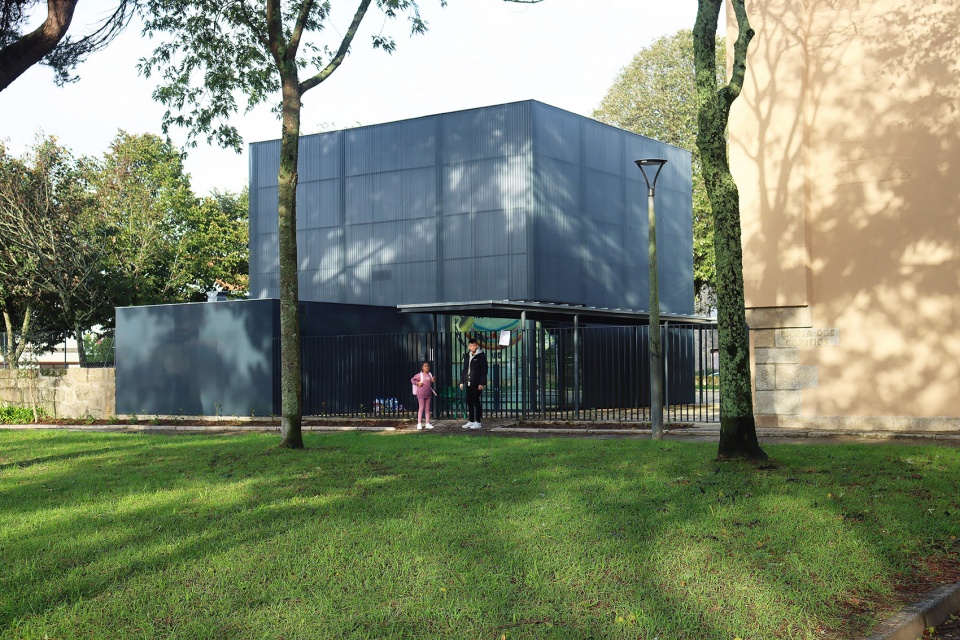 correios school by crea architects