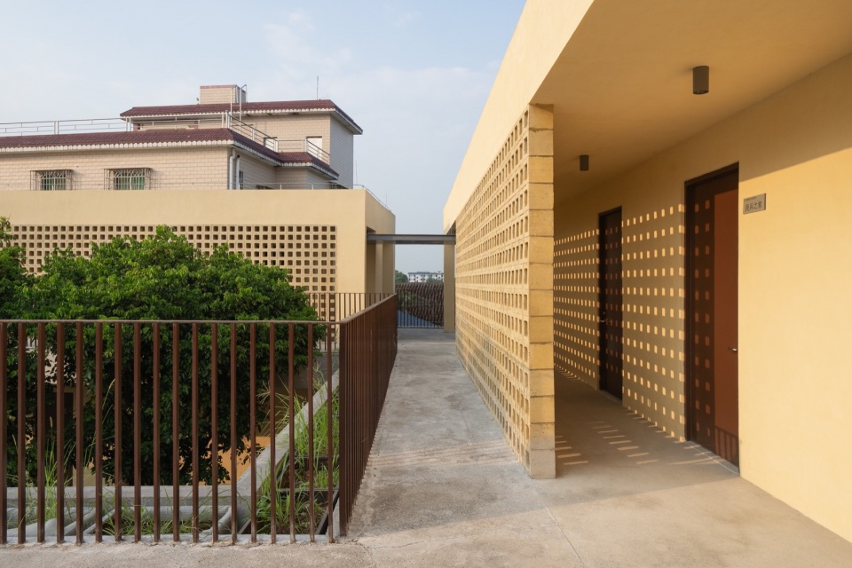 Yangbei Village CCP Elderly Day Care Center by Studio 10