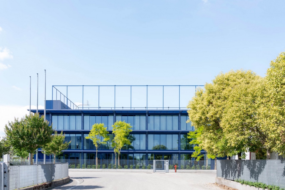 new office building by carlana mezzalira pentimalli