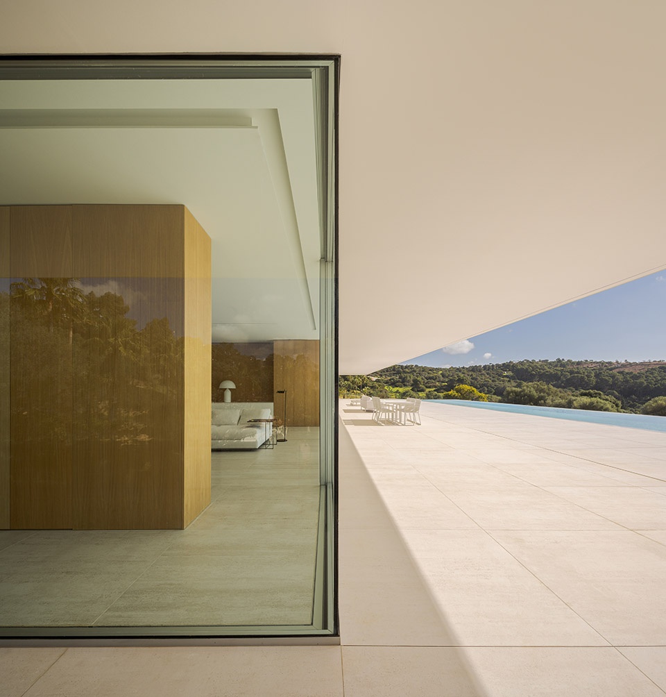 house in sotogrande by fran silvestre arquitectos