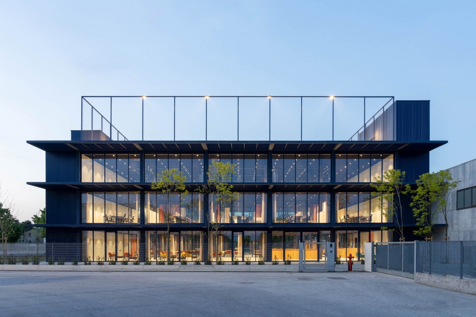 new office building by carlana mezzalira pentimalli