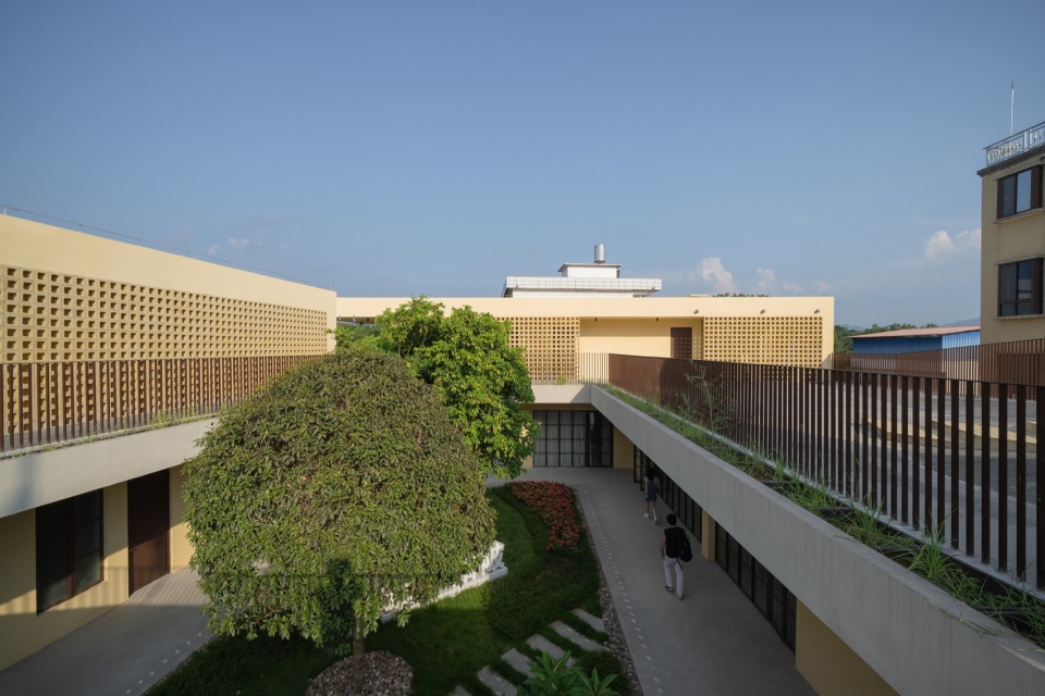 Yangbei Village CCP Elderly Day Care Center by Studio 10