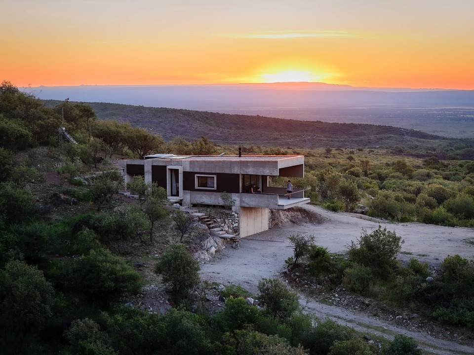 lodge jr by arq paul dragicevic
