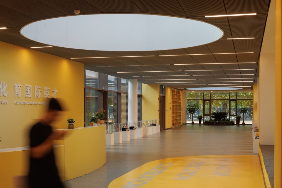 Tianjin Guanghua Foreign Language School by Tianjin Huahui