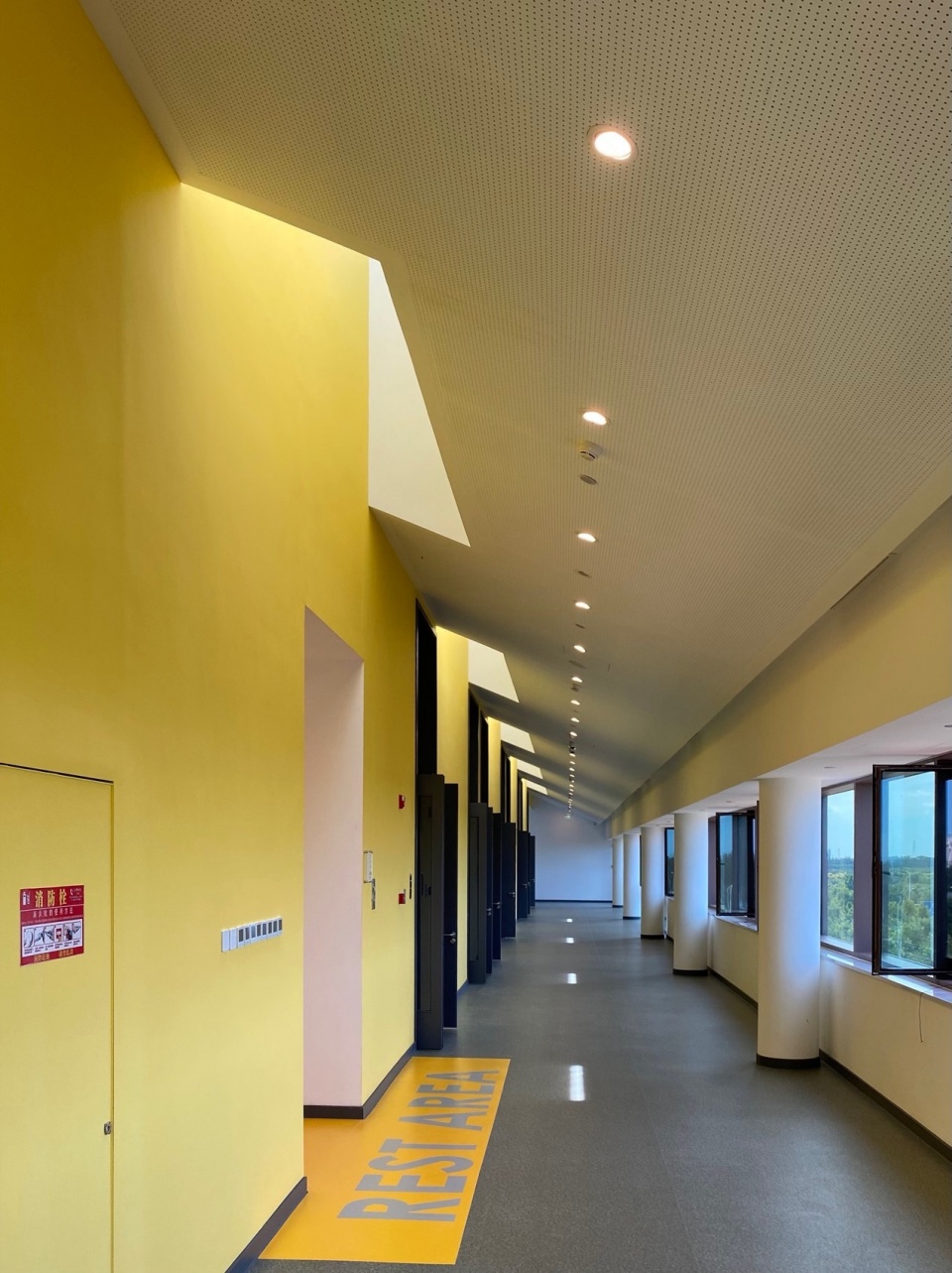 Tianjin Guanghua Foreign Language School by Tianjin Huahui