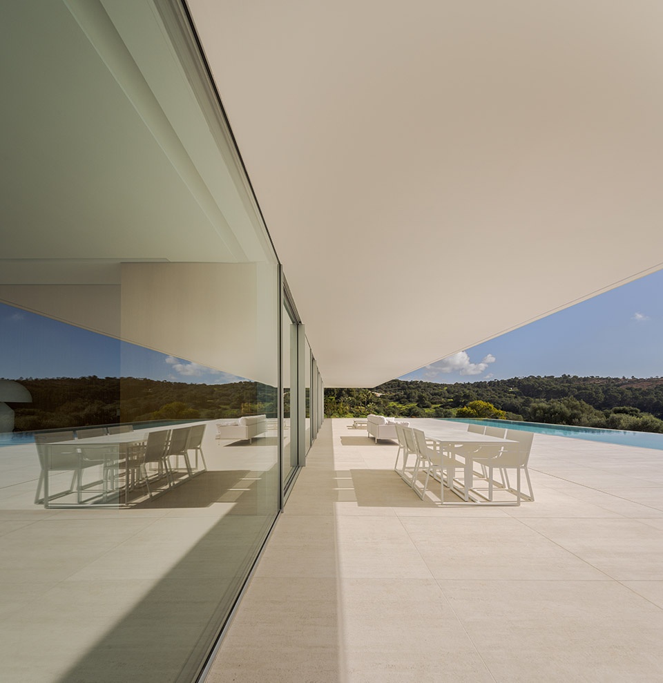 house in sotogrande by fran silvestre arquitectos