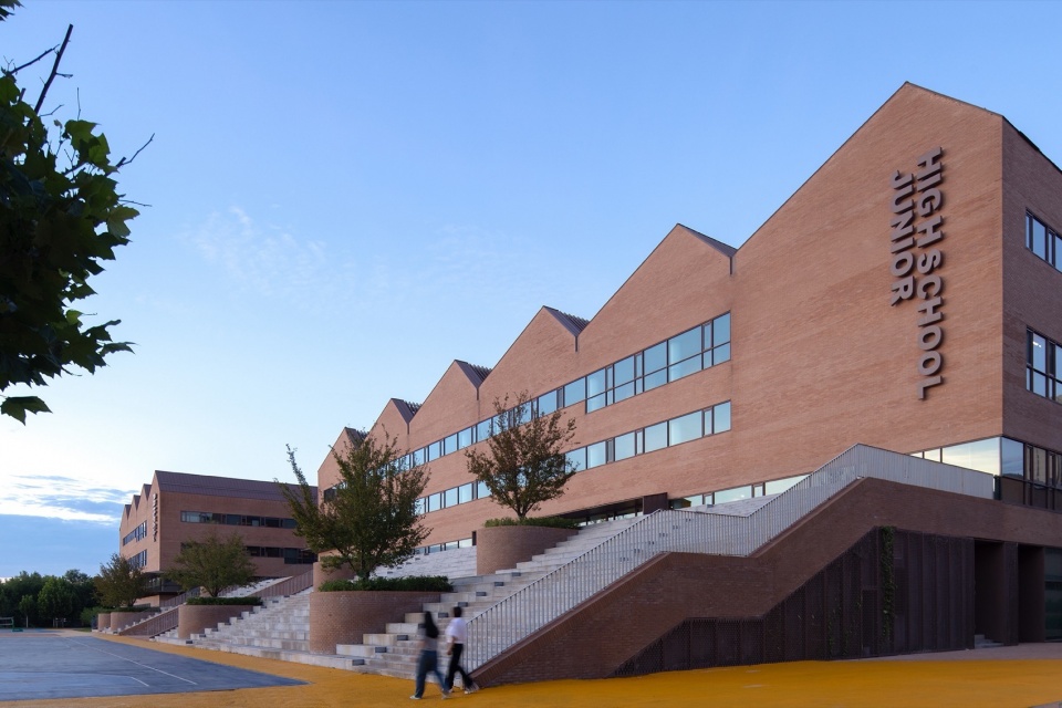 Tianjin Guanghua Foreign Language School by Tianjin Huahui