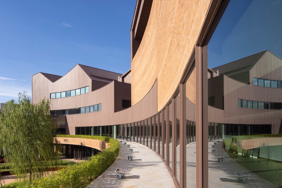 Tianjin Guanghua Foreign Language School by Tianjin Huahui