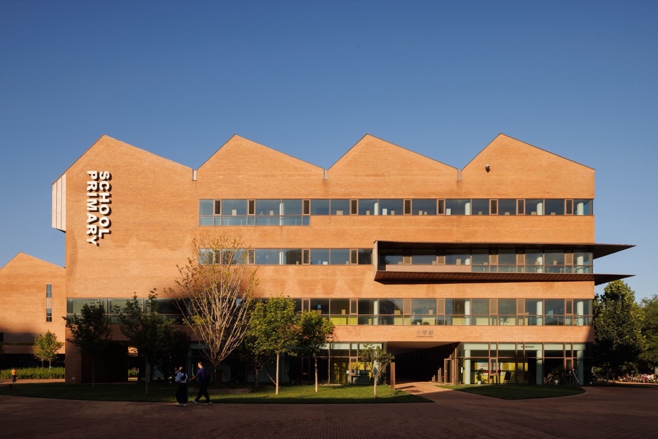 Tianjin Guanghua Foreign Language School by Tianjin Huahui