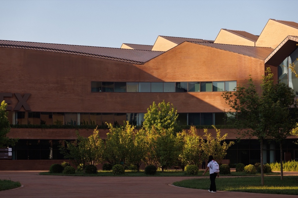 Tianjin Guanghua Foreign Language School by Tianjin Huahui