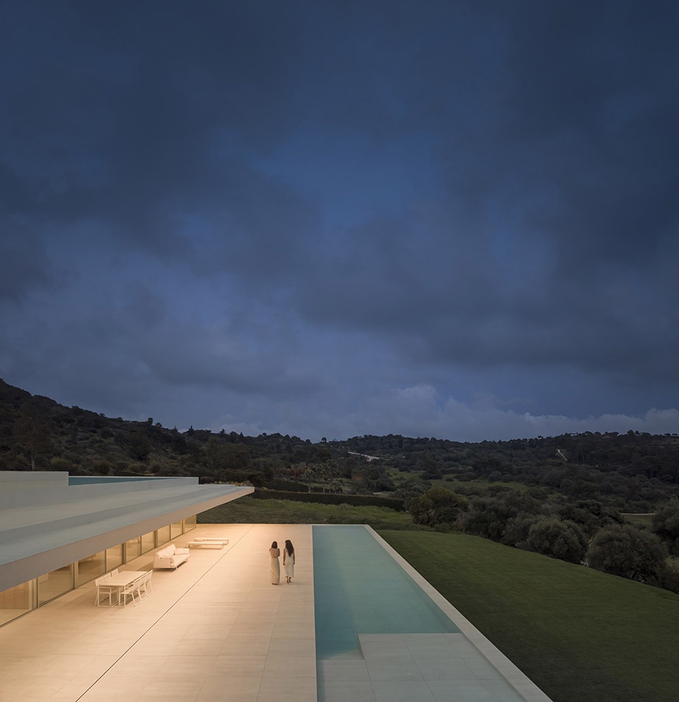 house in sotogrande by fran silvestre arquitectos