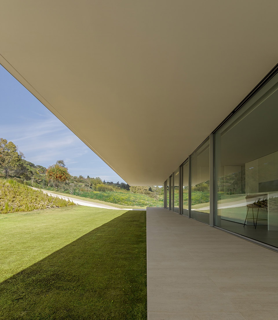 house in sotogrande by fran silvestre arquitectos