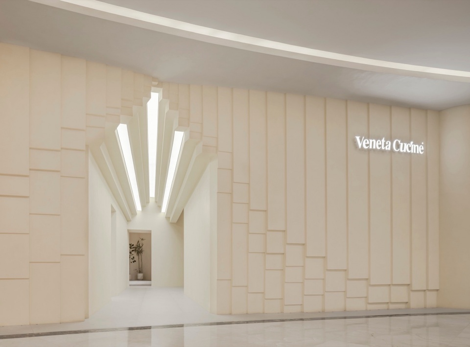 The waterfall façade unit transitions into the ceiling creating a public foyer ©W Workspace