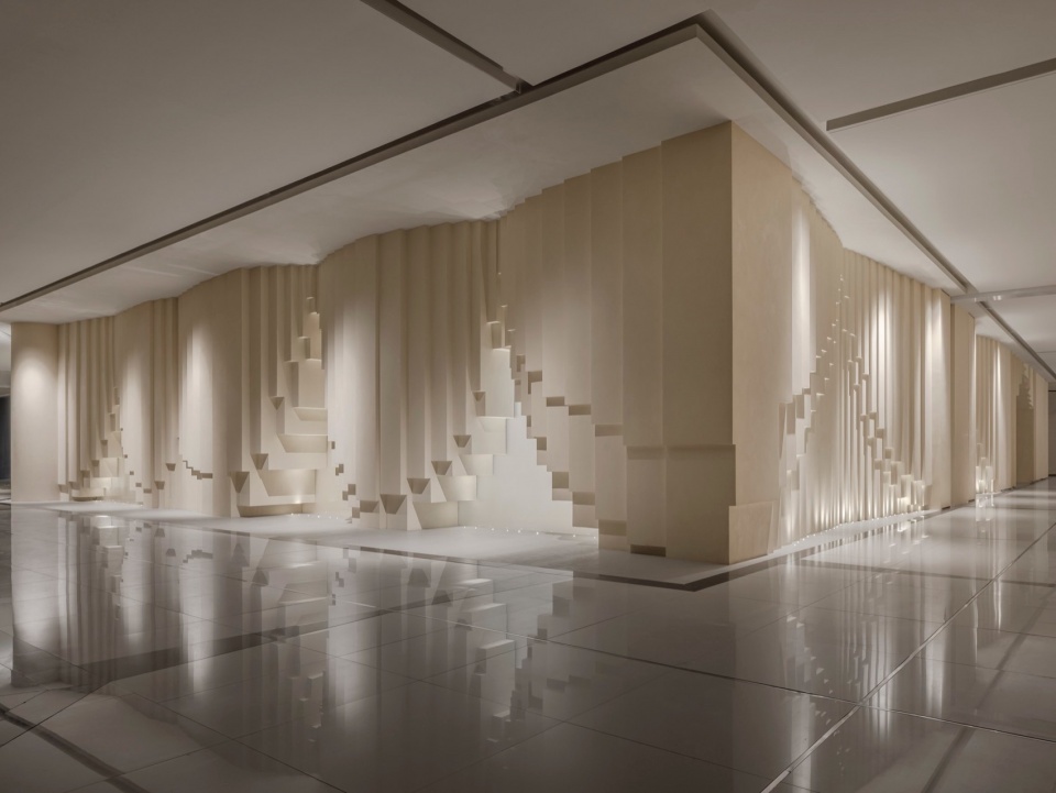 The waterfall facade resembles a crystal cave at nighttime ©W Workspace