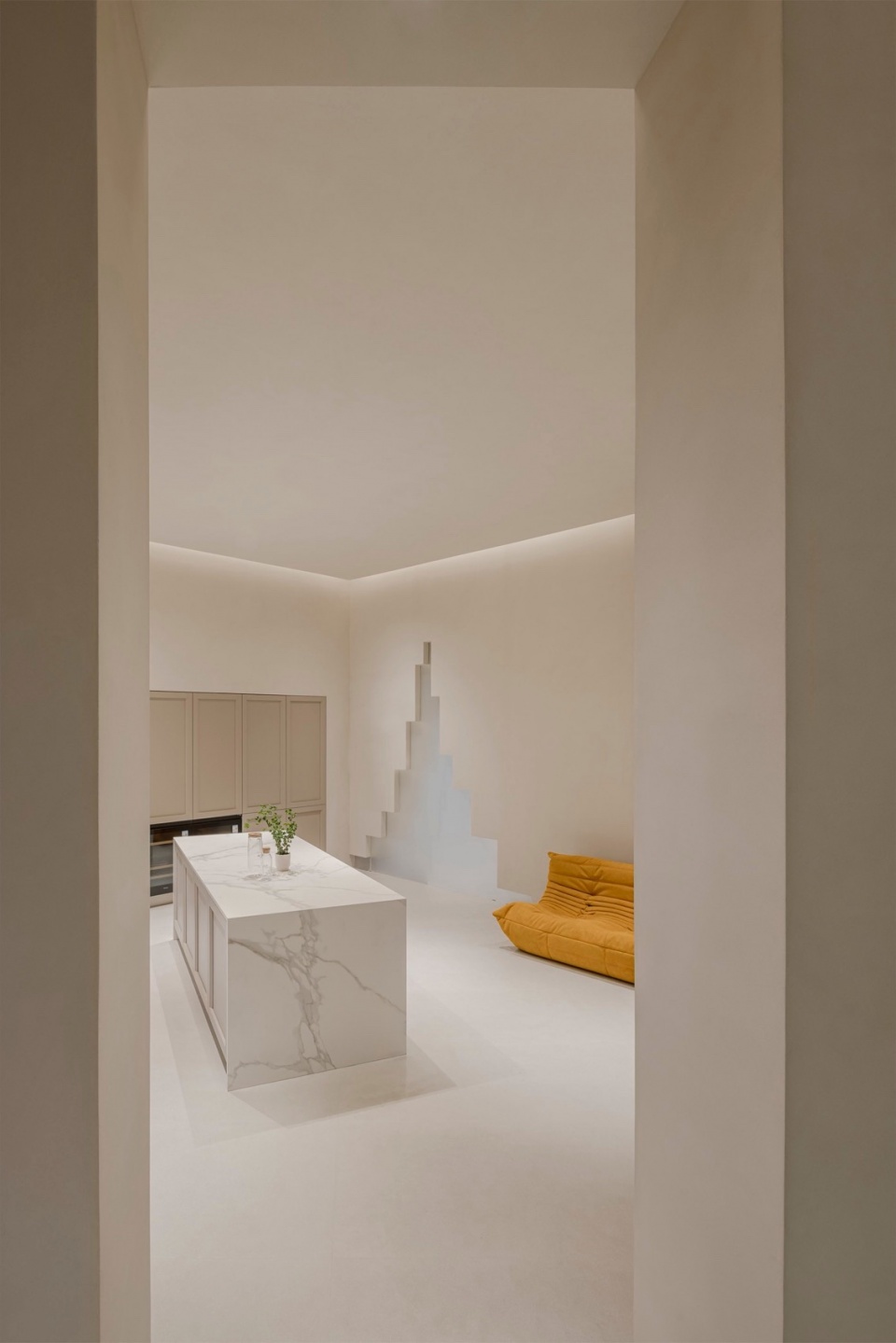 The different ceiling heights give a sense of spatial scale in the gallery ©W Workspace