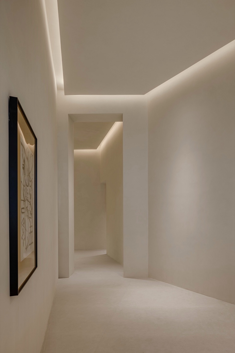 The varying scales of openings also contribute to creating a unique spatial atmosphere ©W Workspace