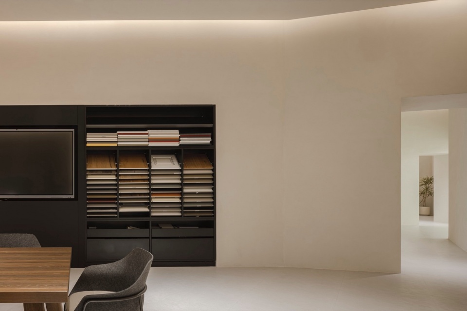 The flow of circulation links each gallery space seamlessly ©W Workspace