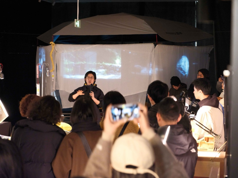 测试:“半场”第一场展览《故事会与枕头》开幕