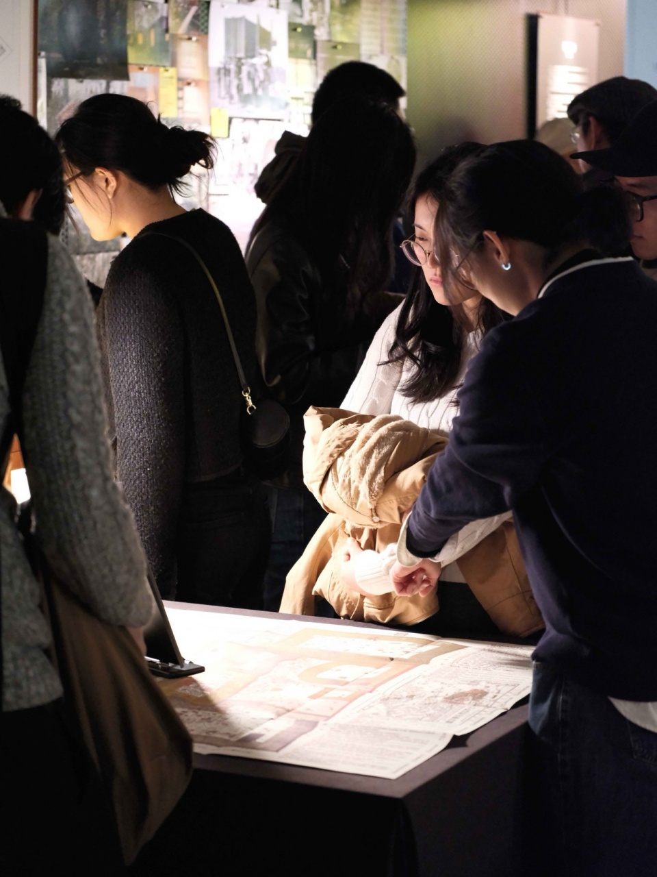 测试:“半场”第一场展览《故事会与枕头》开幕