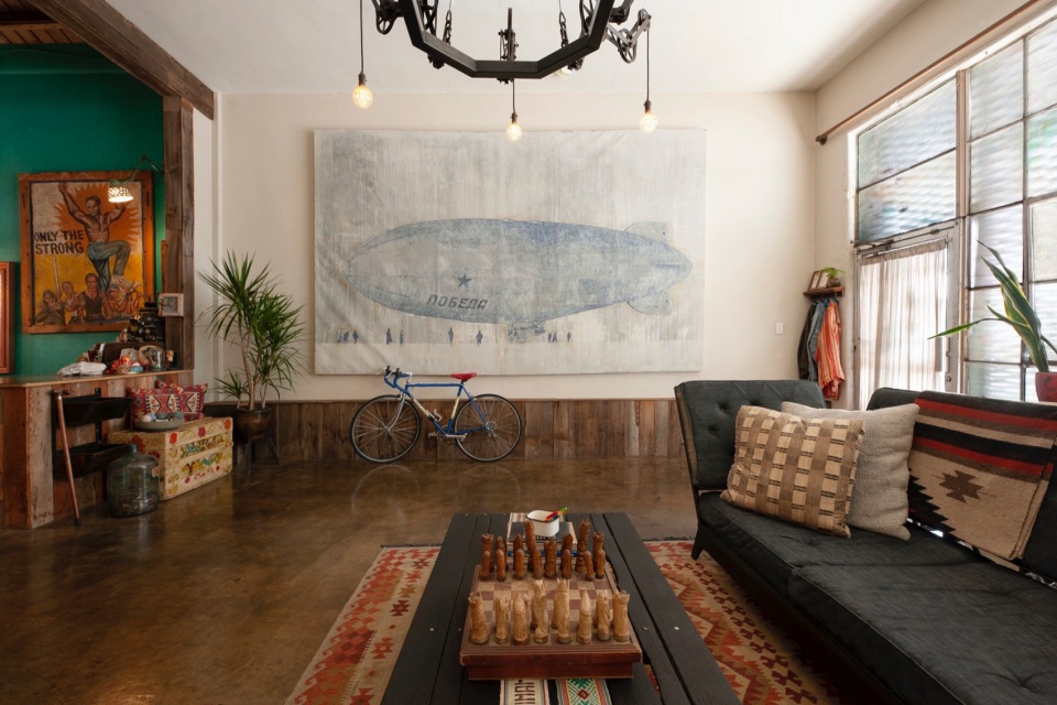 Los Angeles Arts District Warehouse by Psama Design