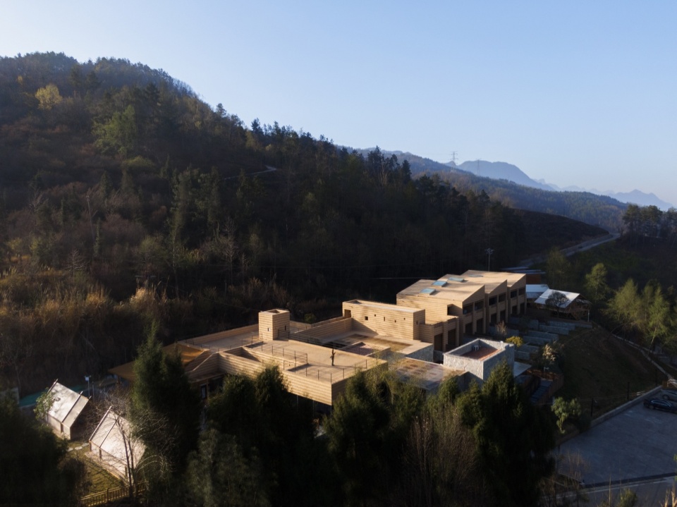Pingwu Sichuan Plum villa by Archermit