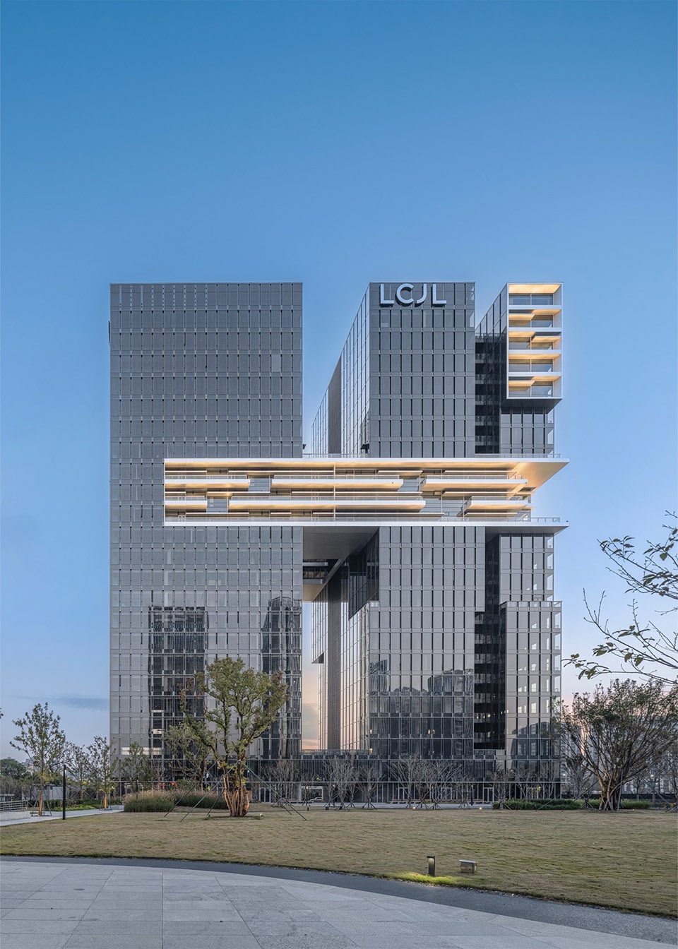Taizhou Vision Center by gad