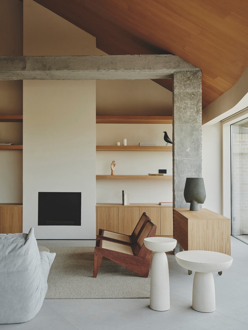 curved attic by destudio