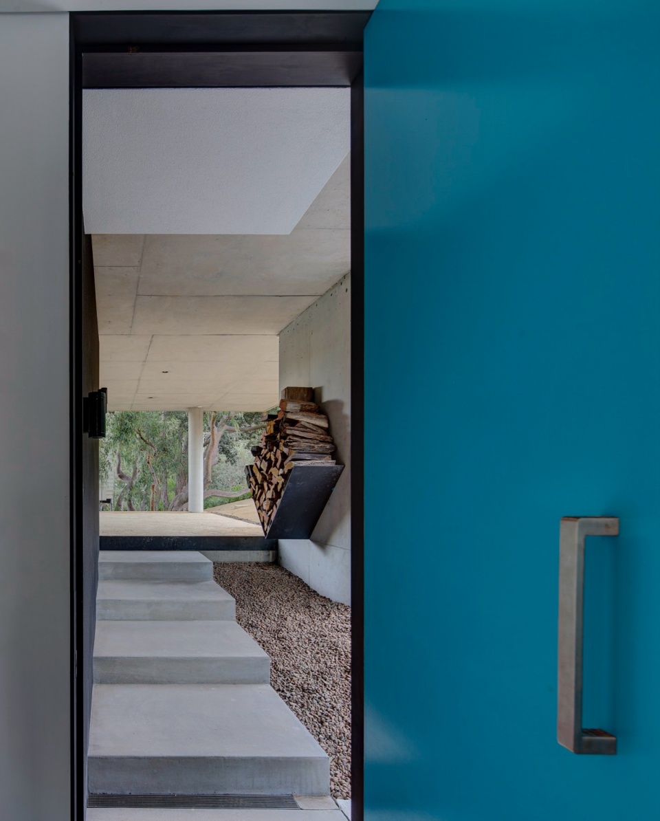 house acute by mck architecture interiors