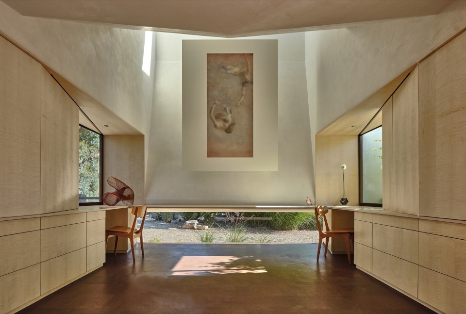 A Mourning Dovecote by Schwartz and Architecture