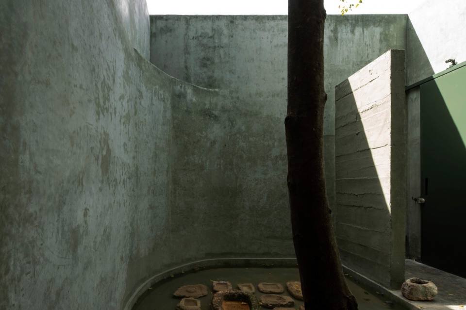 CASA GRUTA by Salvador Roman Hernandez Adela Mortera Villarreal