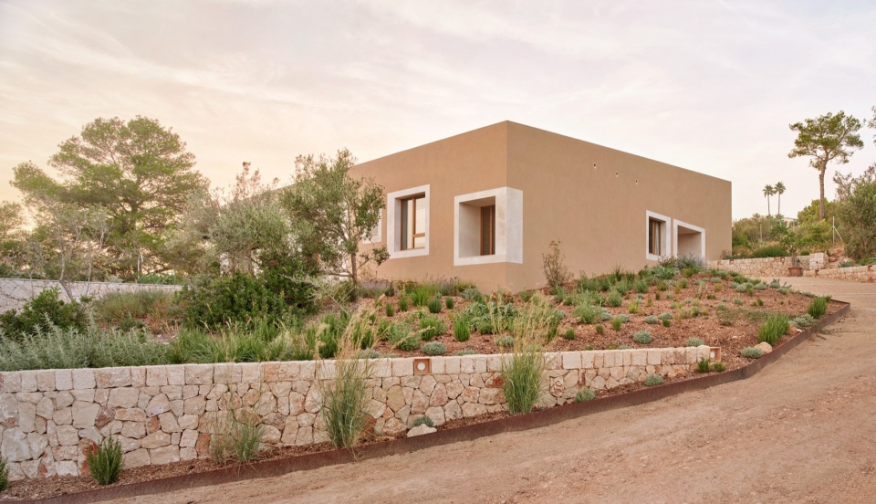 House In Puntiro by RIPOLLTIZON Estudio de arquitectura