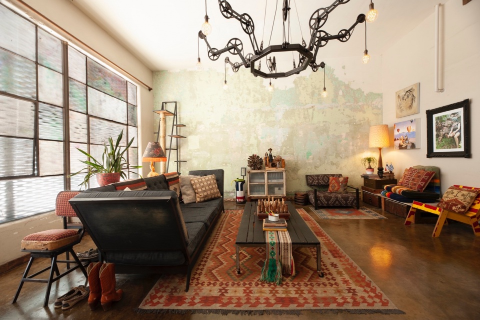 Los Angeles Arts District Warehouse by Psama Design